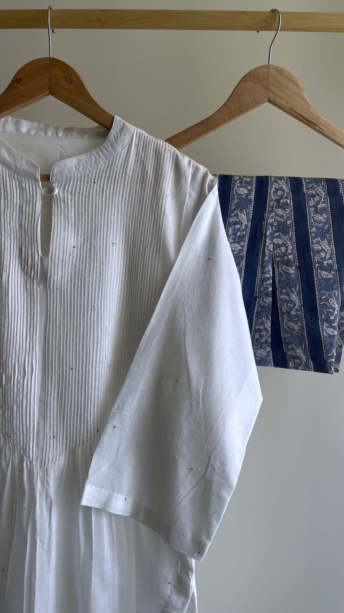 White Mul Mukaish Set