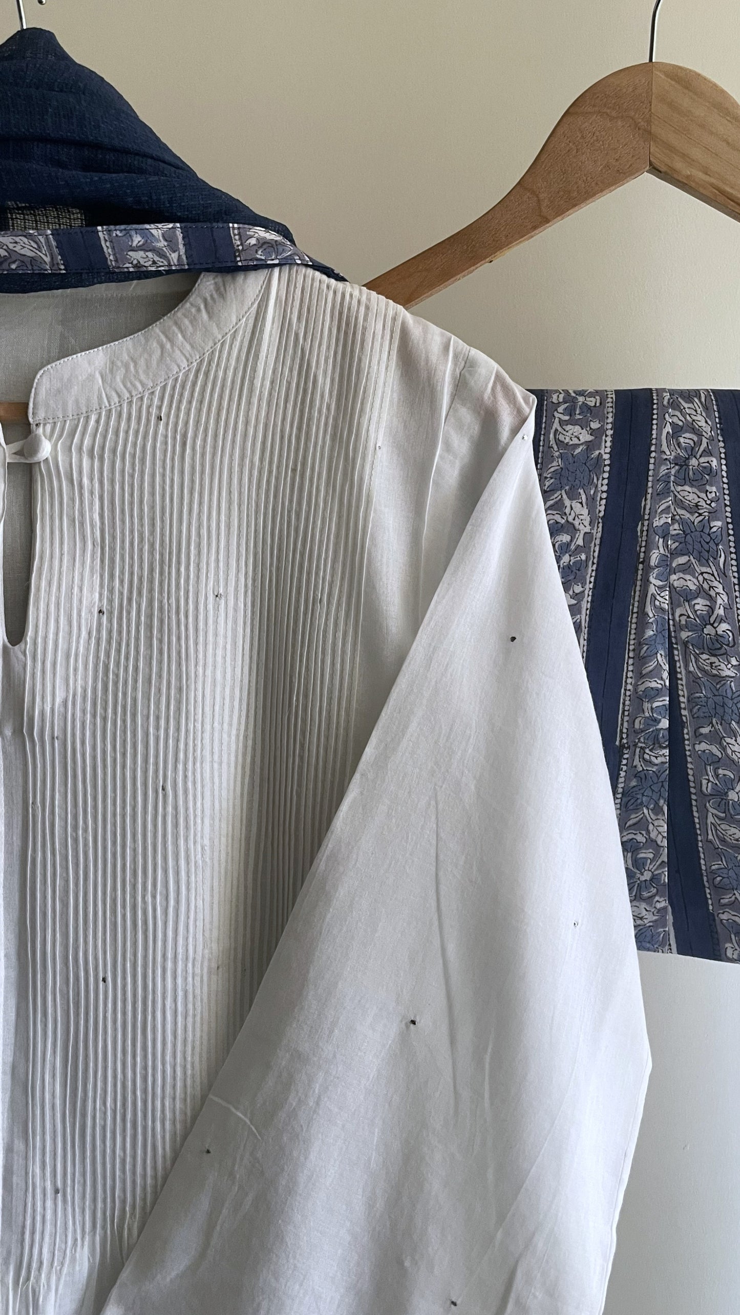 White Mul Mukaish Set
